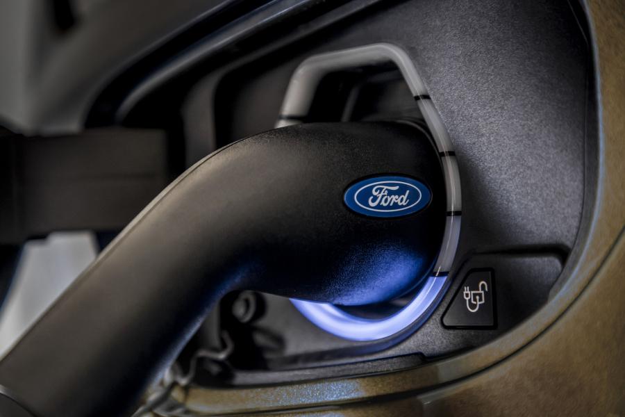 Детали экстерьера Ford Transit Custom PHEV 2018 года  (WW) (фото 17 из 21)